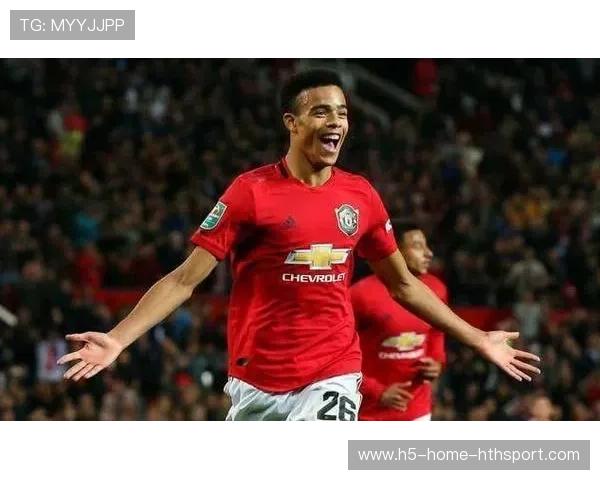 格林伍德禁区外远射得手，引发看台欢呼