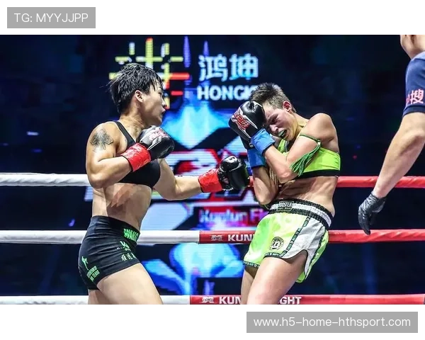 汪柯菡尝试调整出拳节奏，以强化连击稳定性