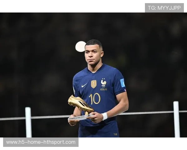 姆巴佩直播首次展示卧室，球迷惊呼太朴素